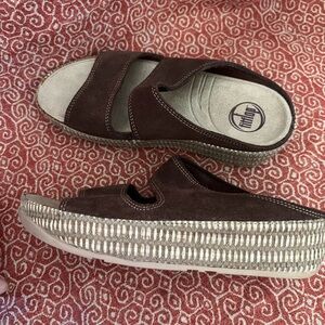 Rare FitFlop Lolla sandals hard to find! Great shape size 7